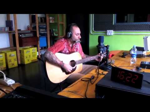 El Bastardo live showcase @ Radio Flash Torino