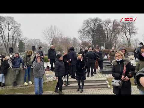 Ovo je grobno mesto Džeja Ramadanovskog u Aleji velikana na Novom groblju