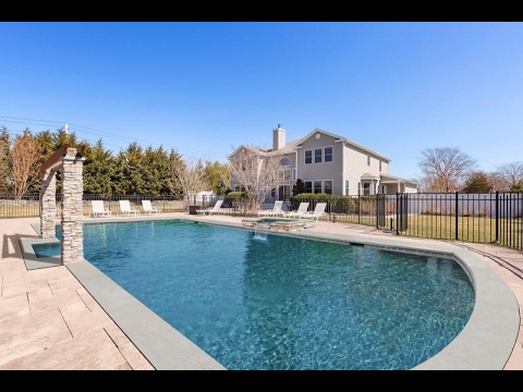1 Summer Dr, Southampton, NY 11968