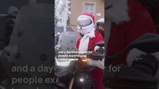 Download lagu Hundreds of Santas on Motorcycles Take Over Berlin mp3