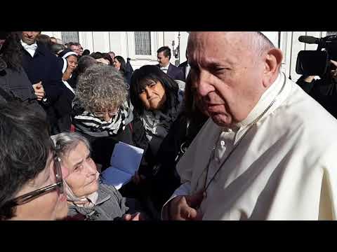 Bimbi sottratti, dopo 20 anni l'abbraccio del Papa ai genitori