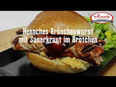 Hennches Krönchenwurst mit Sauerkraut im Brötchen
