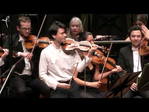 Stefan Jackiw’s bow SNAPS like a twig during Violin Concerto at Bournemouth Symphony Orchestra