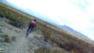 preview picture of video 'mountain bike one handed downhill'