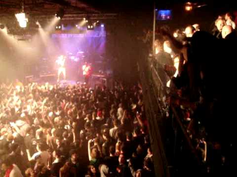 Hollywood Undead  Black Dahlia Live LiL'Joe CEO throws money in the crowd !!!