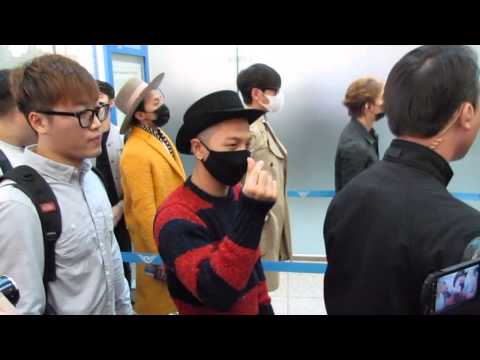 HD 141019 Big Bang & Taeyang's fingers. Incheon Airport