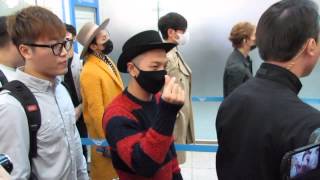 HD 141019 Big Bang & Taeyang's fingers. Incheon Airport