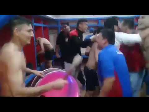 "Los festejos Güemes (Santiago del Estero) por el ascenso al Torneo Federal A" Barra: Los Pibes &bull; Club: Güemes