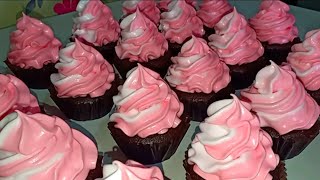 how to pipe two color frosting