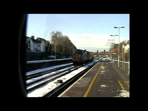 A Very Busy Morning At A Snowy Tonbridge - Featuring Class 37, 66, 73 - 5/12/10