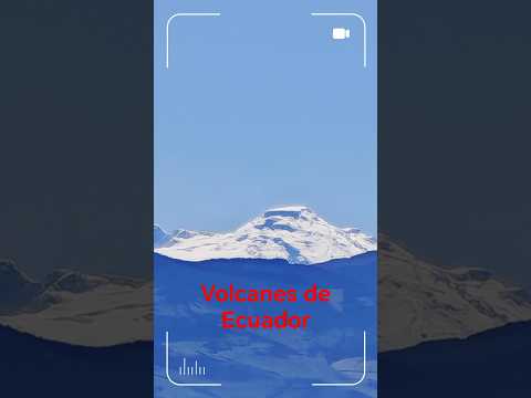 Volcanes Cayambe, Antisana y Cotopaxi vistos desde el Valle De Los Chillos, Pichincha.Ecuador.