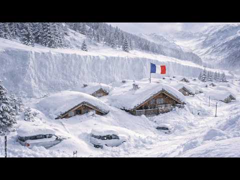 Snow chaos in the Alps, French! Avalanche in Savoie, 9-meter snowdrift.