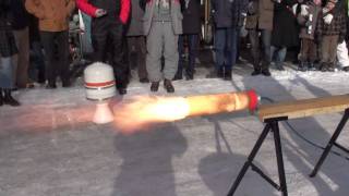 preview picture of video 'NEAR demonstrerer hybrid rakett-motor i Hamar sentrum'