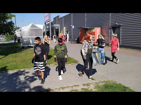 Mladá Boleslav: Klienti klubu Činžák uklízeli okolí Kauflandu