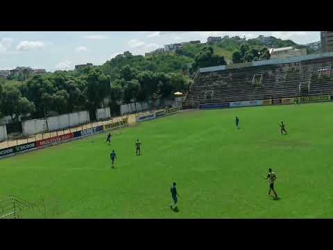 O vídeo não vai tá na melhor qualidade, mas deu pra tirar alguns lances... 
