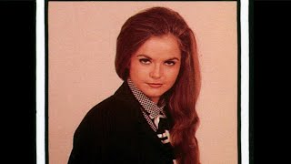 Jeannie C. Riley - In a Moment of Weakness
