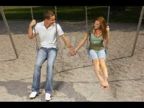 Áll a kis hajó....