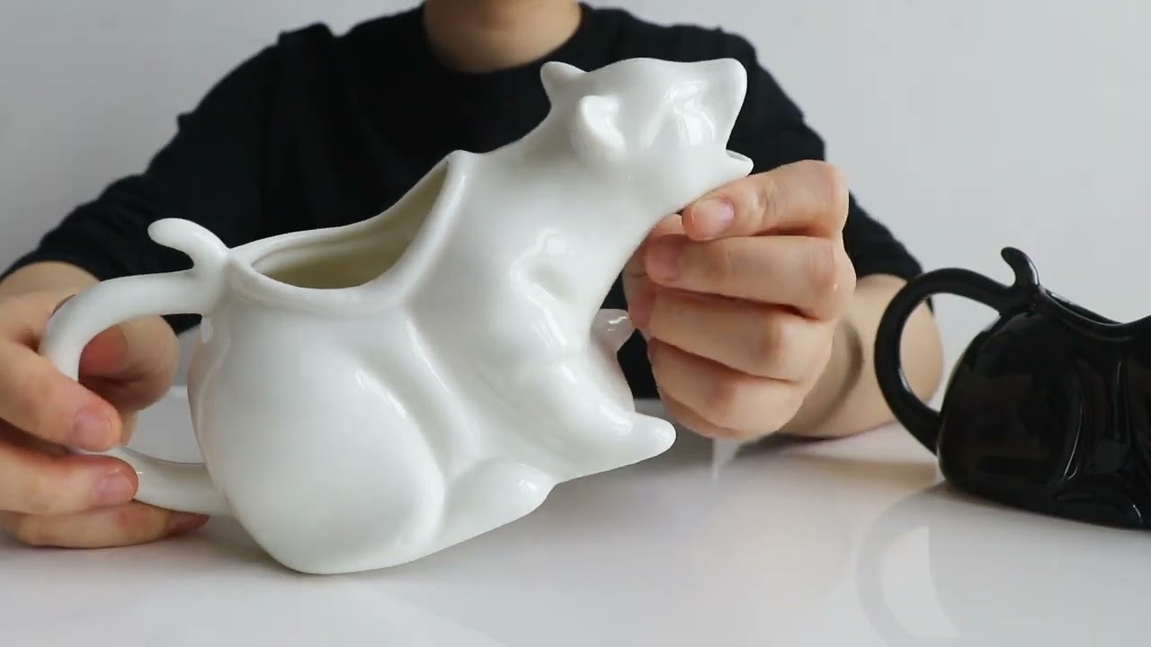custom christmas White puking porcelain cat barfing cat shaped novelty funny kitty gravy boat