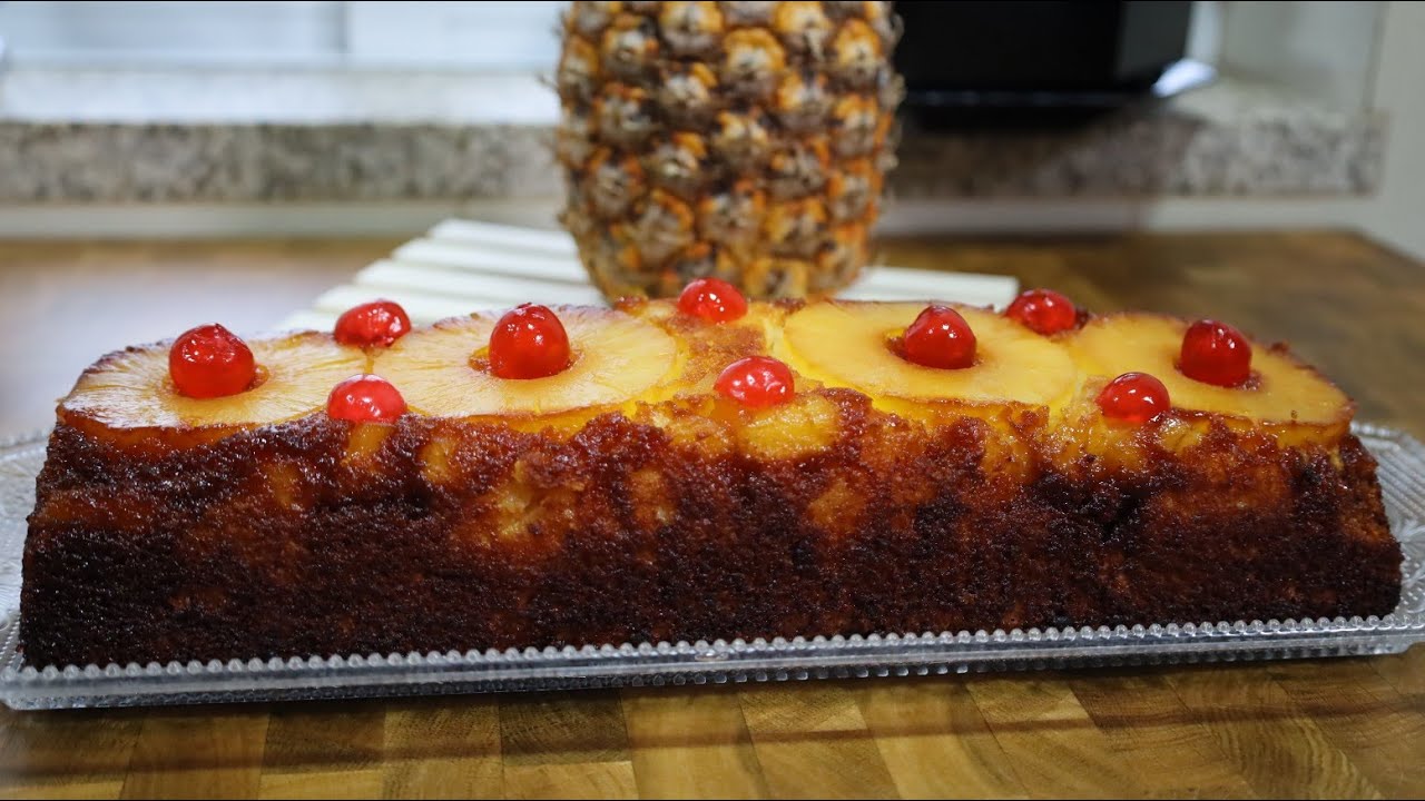 Bolo de ananás com caramelo líquido fofinho e delicioso