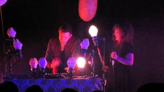 Purity Ring - &quot;Crawlersout&quot; (Live)