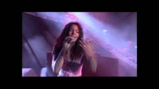 Ashanti Performs "Leaving" in Germany