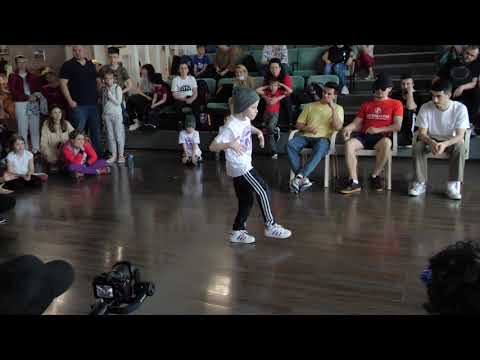 начинающие bboy Lambo vs Kevin - "ALL OPTION" break dance battle, брейкданс чемпионат