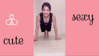 胸が…見えてしまってるのでは