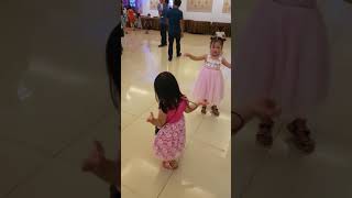 Em theo chị đi dự lễ tổng kết năm học 1