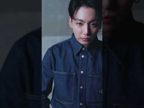 Veja em movimento. Jung Kook usa o último jeans #CalvinKlein em nosso evento em Tóquio.