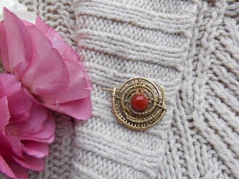 Round Brass Brooch | Autumn Collection #wirejewelry #wirework #wirewrap #WireGalaxy #wirebrooch