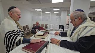 הלל בשירה ובזמרה בביצוע מקורי ומיוחד של אהרון זיסר (אח של מוטי זיסר ז"ל) בליווי החזן יהודה רוטנר