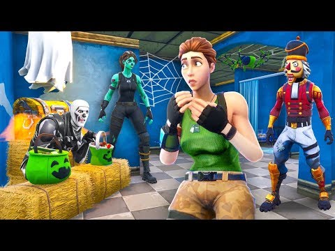Hiding as HALLOWEEN Decorations in Fortnite Battle Royale