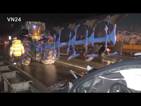 12.03.2021 - VN24 - John Deere tractor gets lost on freeway - serious accident