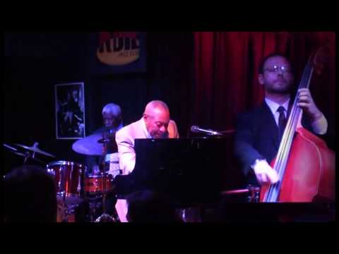Freddy Cole-Sometimes I'm Happy-Live in Half Note Jazz Club Athens