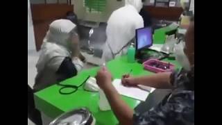 [問卦] 有同事一直咳有症狀不篩