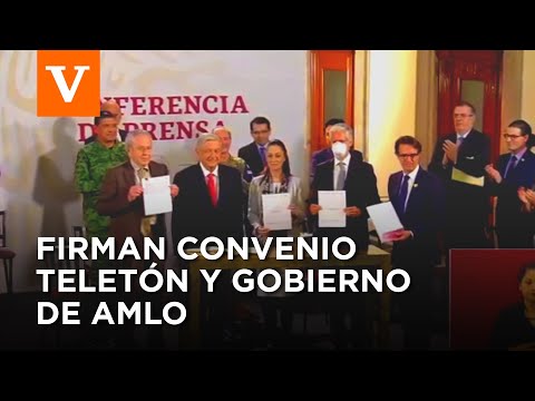 AMLO firma convenio con Teletón; en redes lo critican