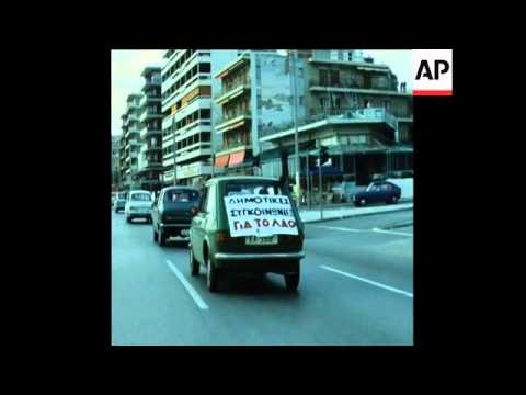 SYND 23 10 75 MOTORIST PROTESTING OVER LATEST PETROL PRICE RISIES