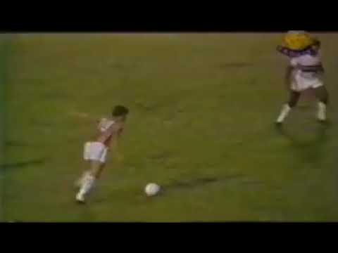 Serginho Chulupa (São Paulo) - 26/11/1975 - São Paulo 1x0 Santa Cruz - 1 gol