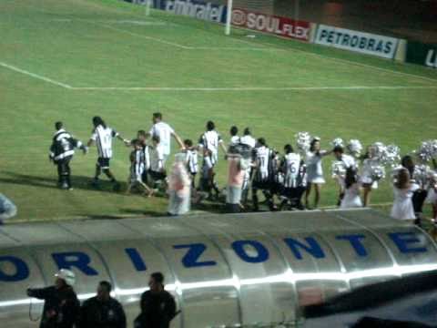 Ceará entrando em campo  - Ceará 2 x 1  Grêmio Prudente - Copa do Brasil 2011