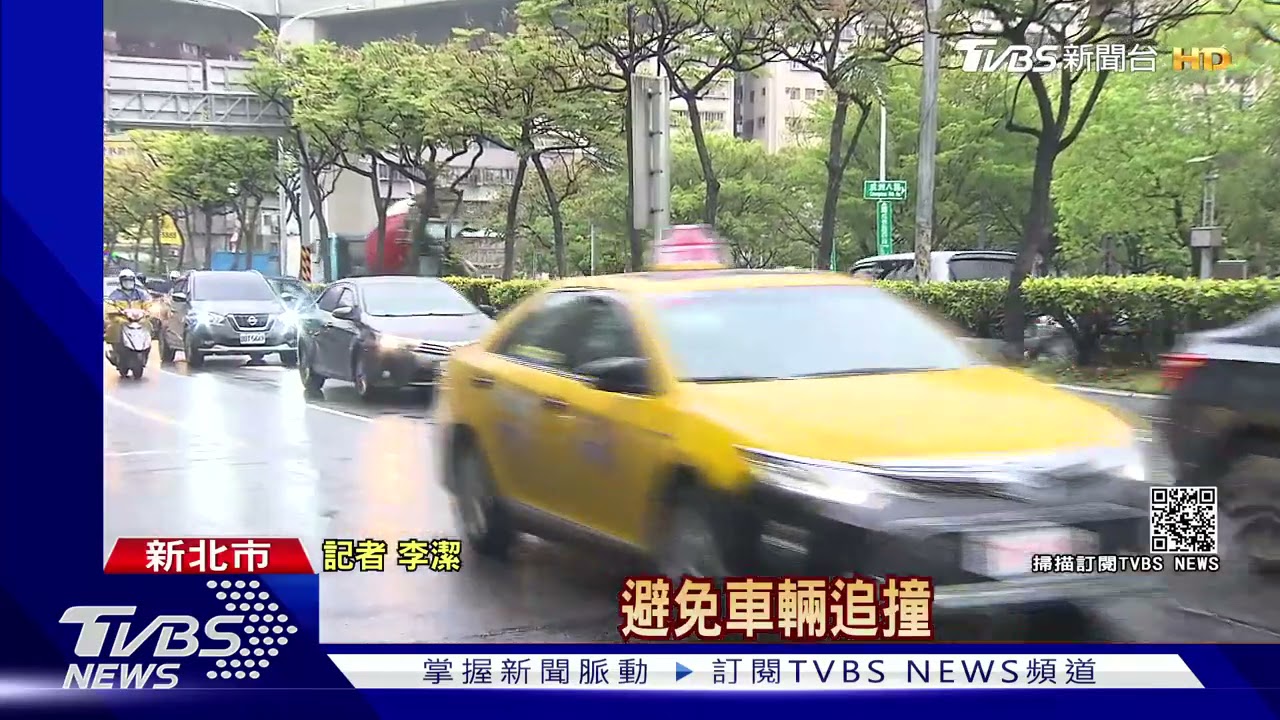 遇拋錨車!硬闖縫不服交管 騎士挨罰900