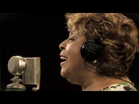 Leny Andrade canta "Batendo a Porta" no Sambabook João Nogueira