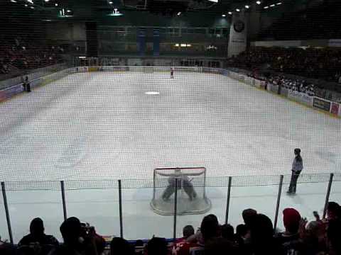 Penalty zum 4:2 Endstand zwischen EV-Regensburg-EV Lindau