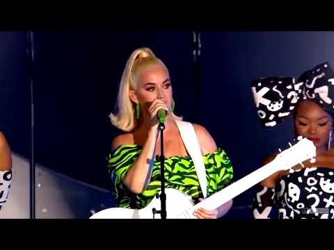 Katy Perry confesses that she is in love with Dua Lipa