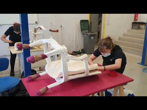 Immersion à l'atelier tapisserie avec Romane et Cassandre, 16 ans , apprenties en CAP