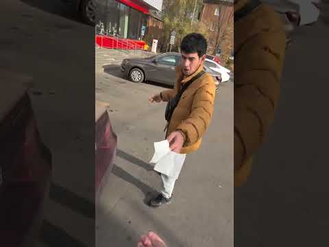 Мир не без добрых людей,  угостили друг друга
