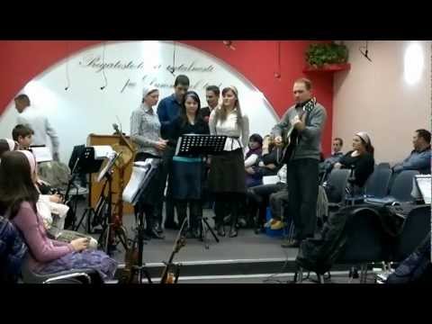 UN GRUP DE TINERI DIN BISERICA MARANATA IT.