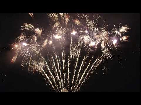 BW1804 - 1.2" 100shots fan-cake brocade tail spit brocade crown