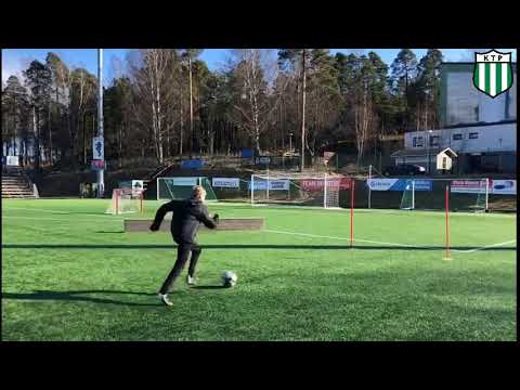 Laitapelaajan kuljetus + maalinteko takakulmaan