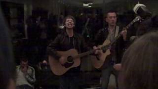Lee Mavers (The La&#39;s) &amp; Drew McConnell (Babyshambles) - There She Goes (live 2009 London houseparty)