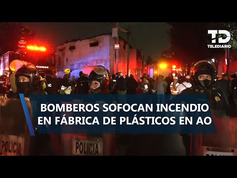 Fábrica de plástico se incendia en la colonia San Pedro de los Pinos; humo alerta a los vecinos